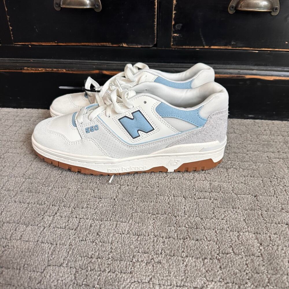 New Balance 10 Women’s 550 Sneaker - Picture 2 of 4